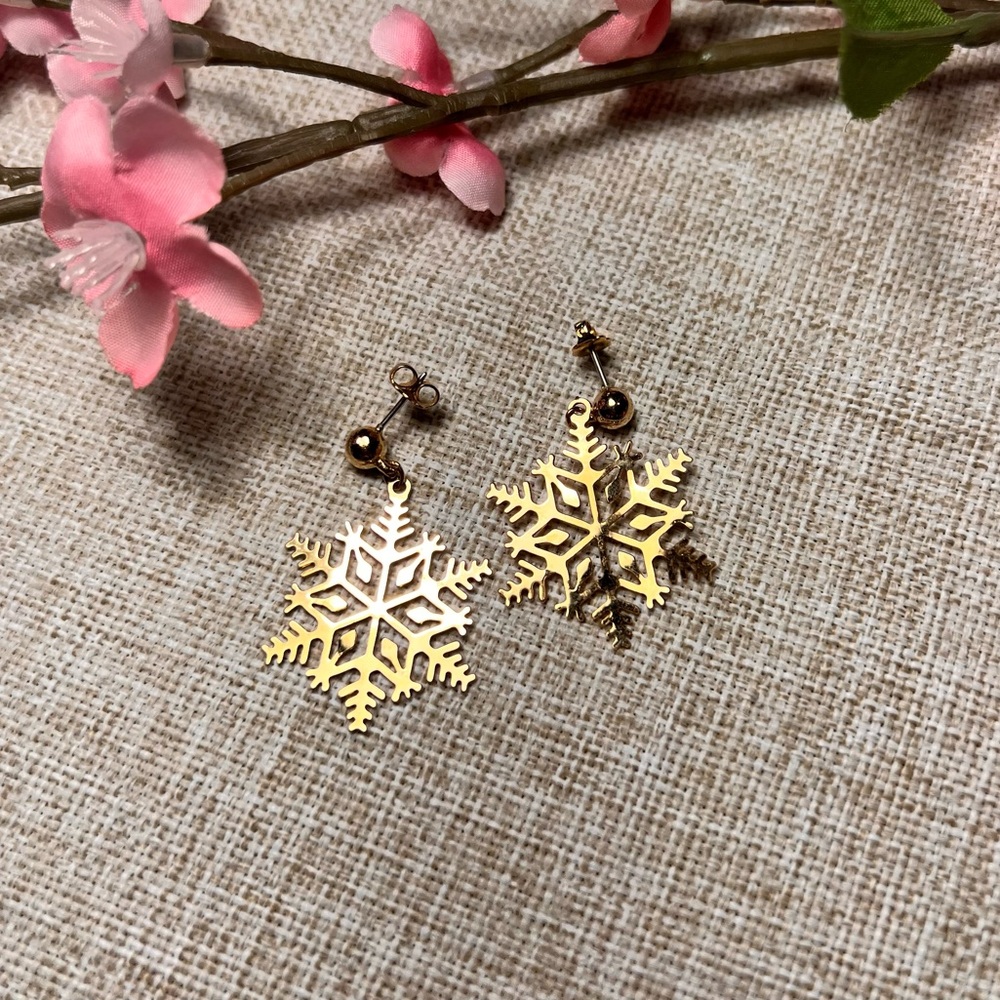 VINTAGE Gold Dangle Snowflake Delicate Metal Earrings | Whimsy Winter